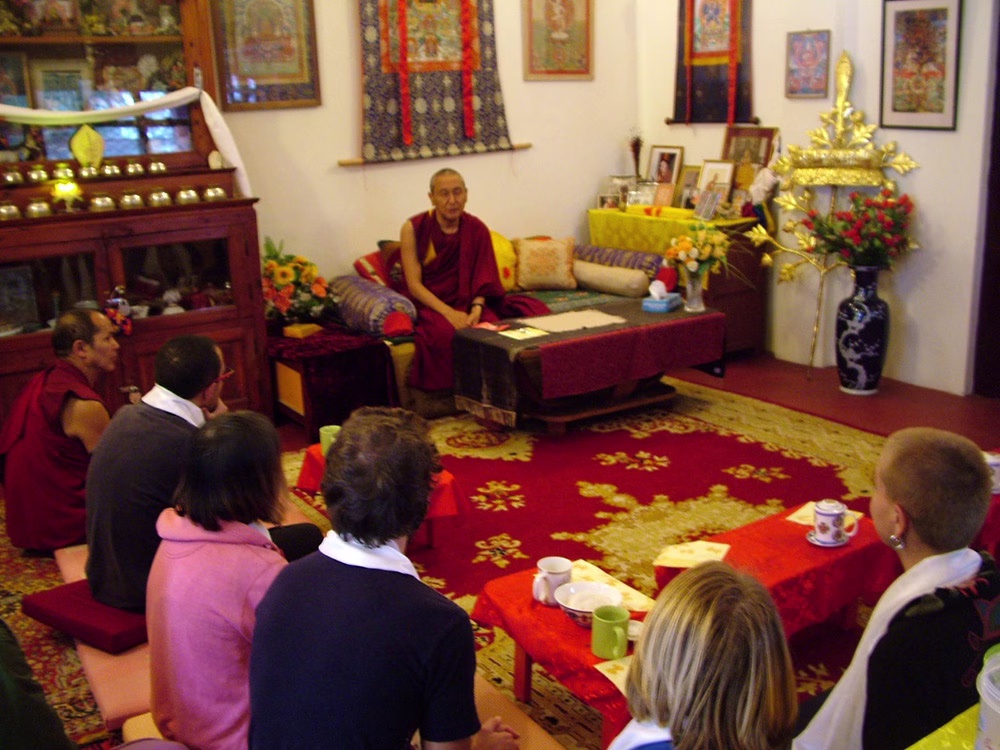 Khen Rinpoche kindly giving advice to our Vajrasattva retreatants