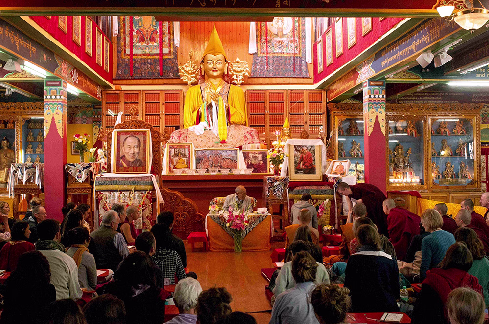 A packed gompa once again…