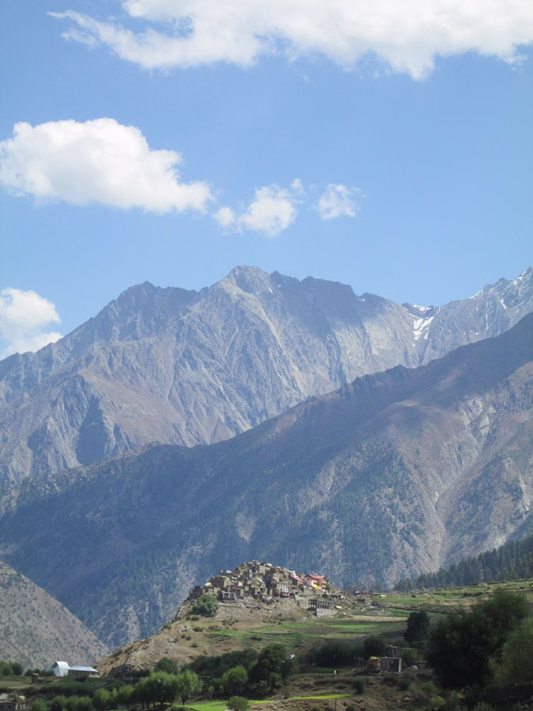 Triloknath and its spectacular mountain setting