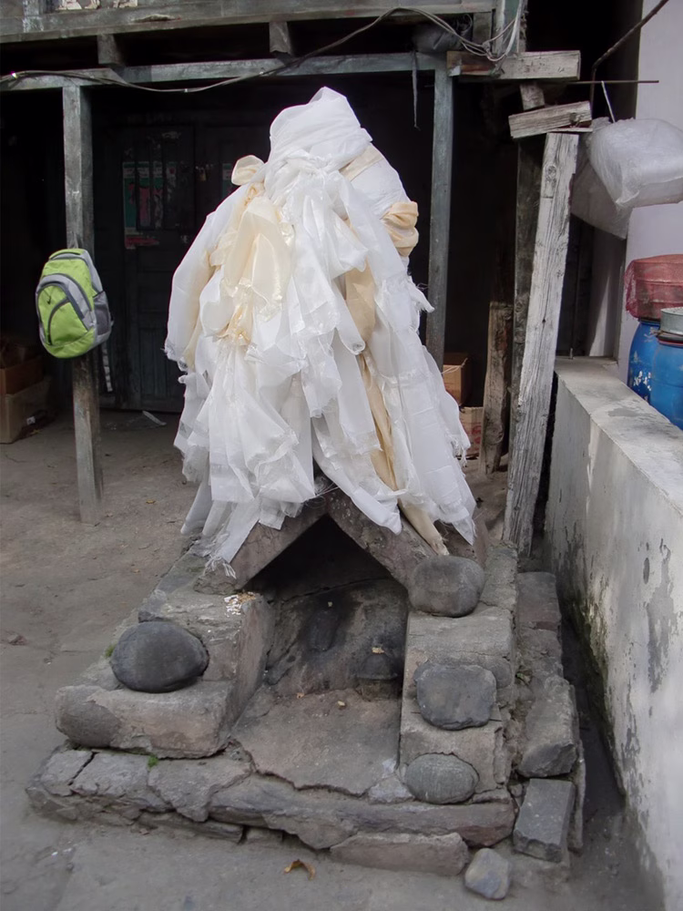In front of the temple one can clearly see the footprint of a dakini in solid rock. There are more footprints to be found all around the area.