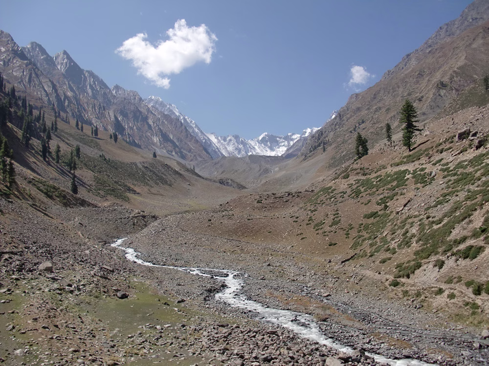 On the way to the holy Chenrezig Lake – the water from the lake is all white.